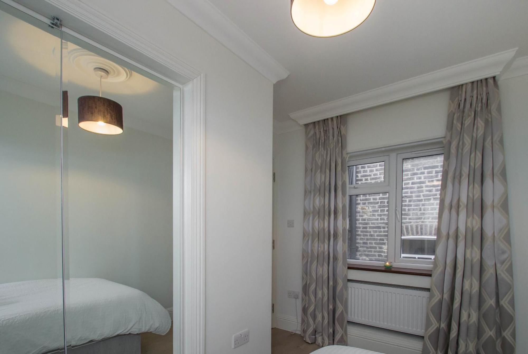 Marylebone Village Apartments London Szoba fotó