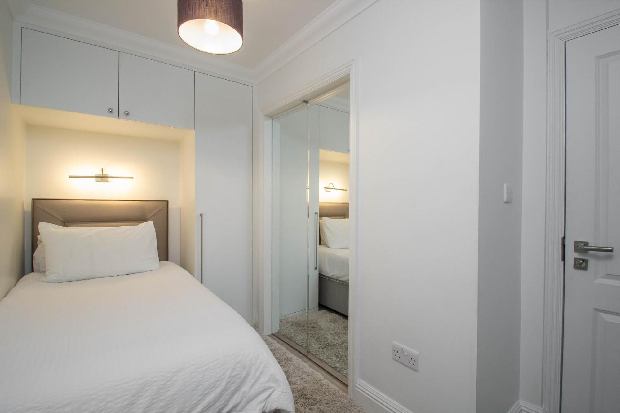 Marylebone Village Apartments London Szoba fotó