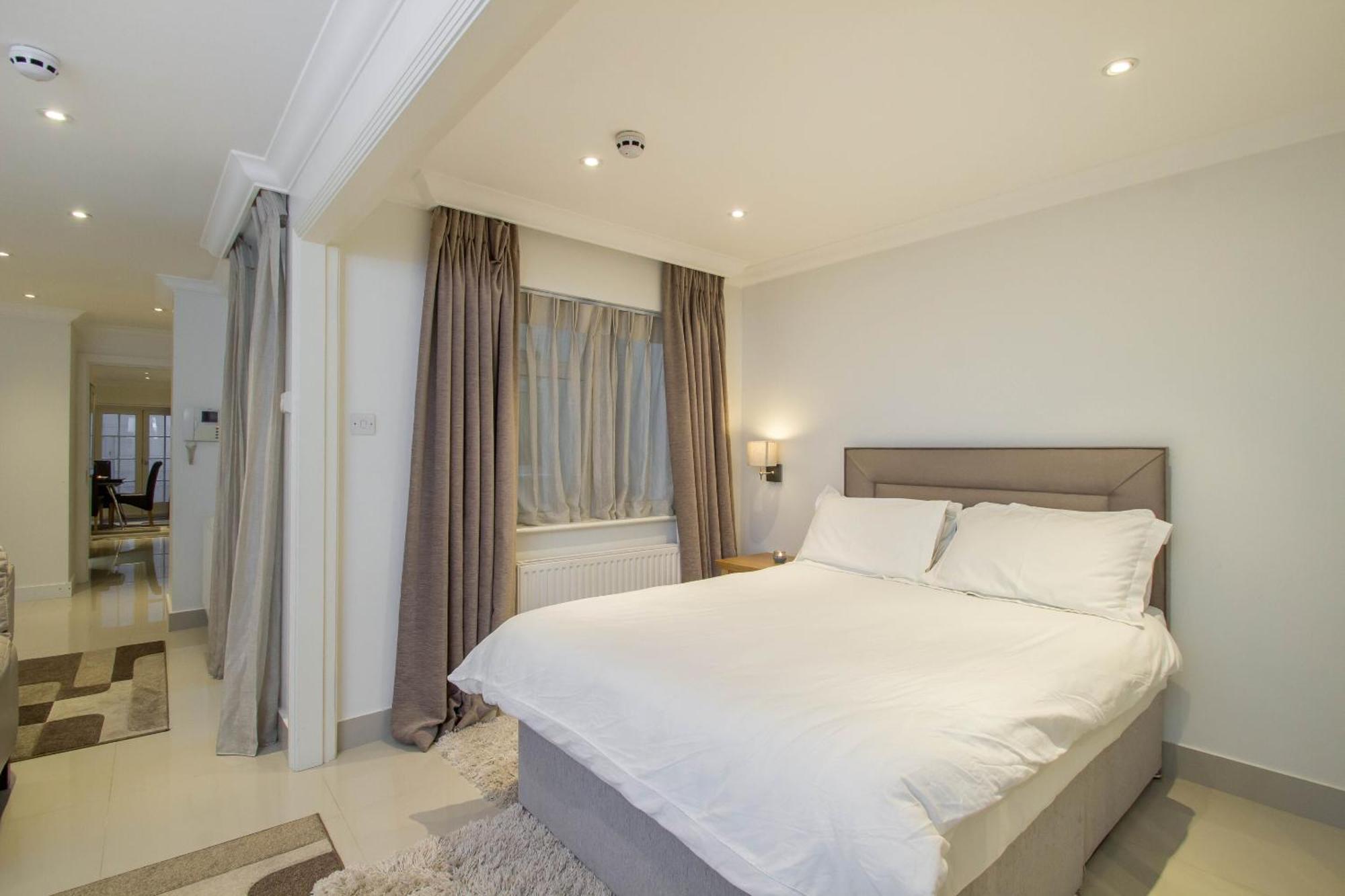 Marylebone Village Apartments London Szoba fotó