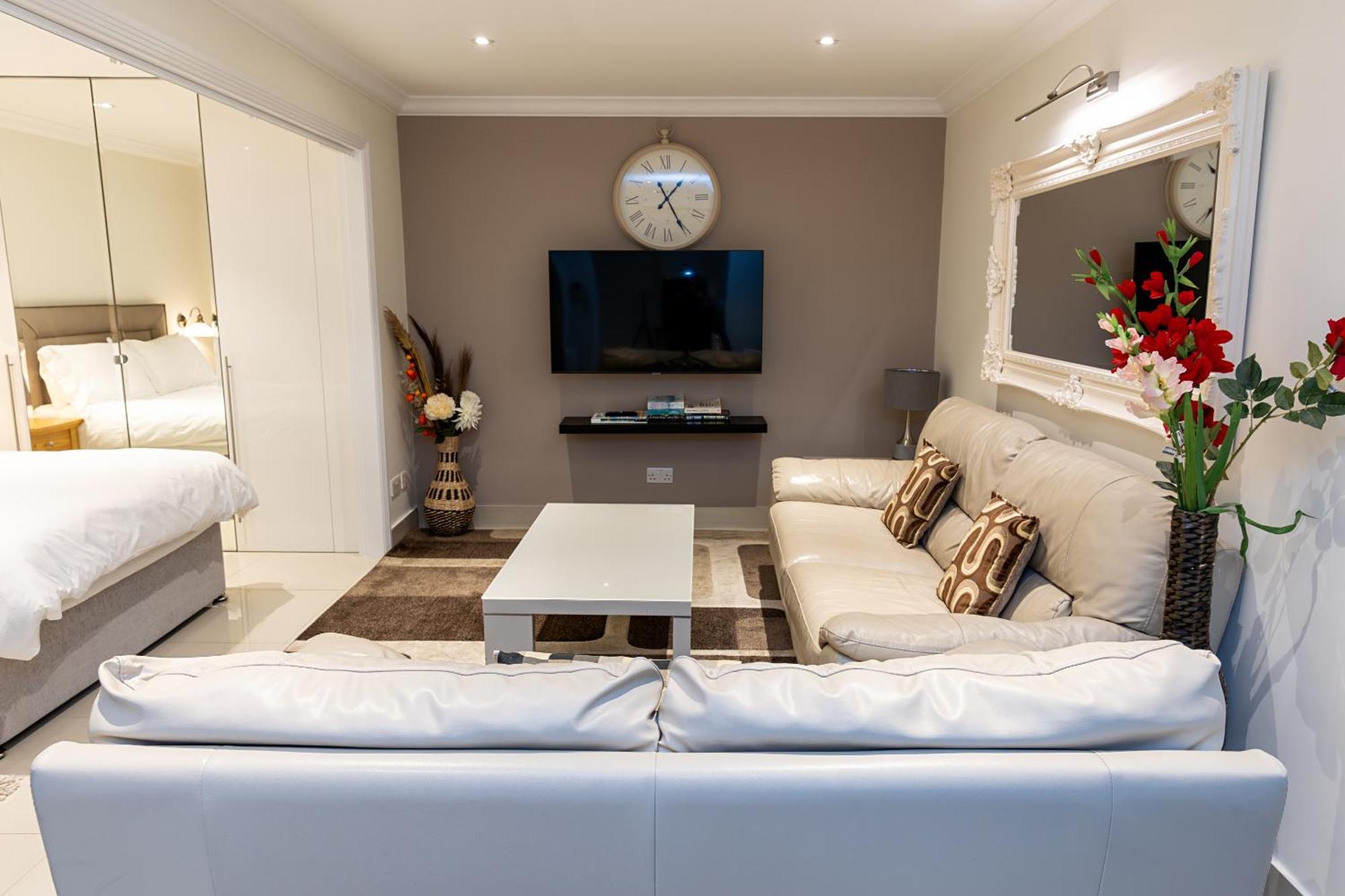 Marylebone Village Apartments London Szoba fotó
