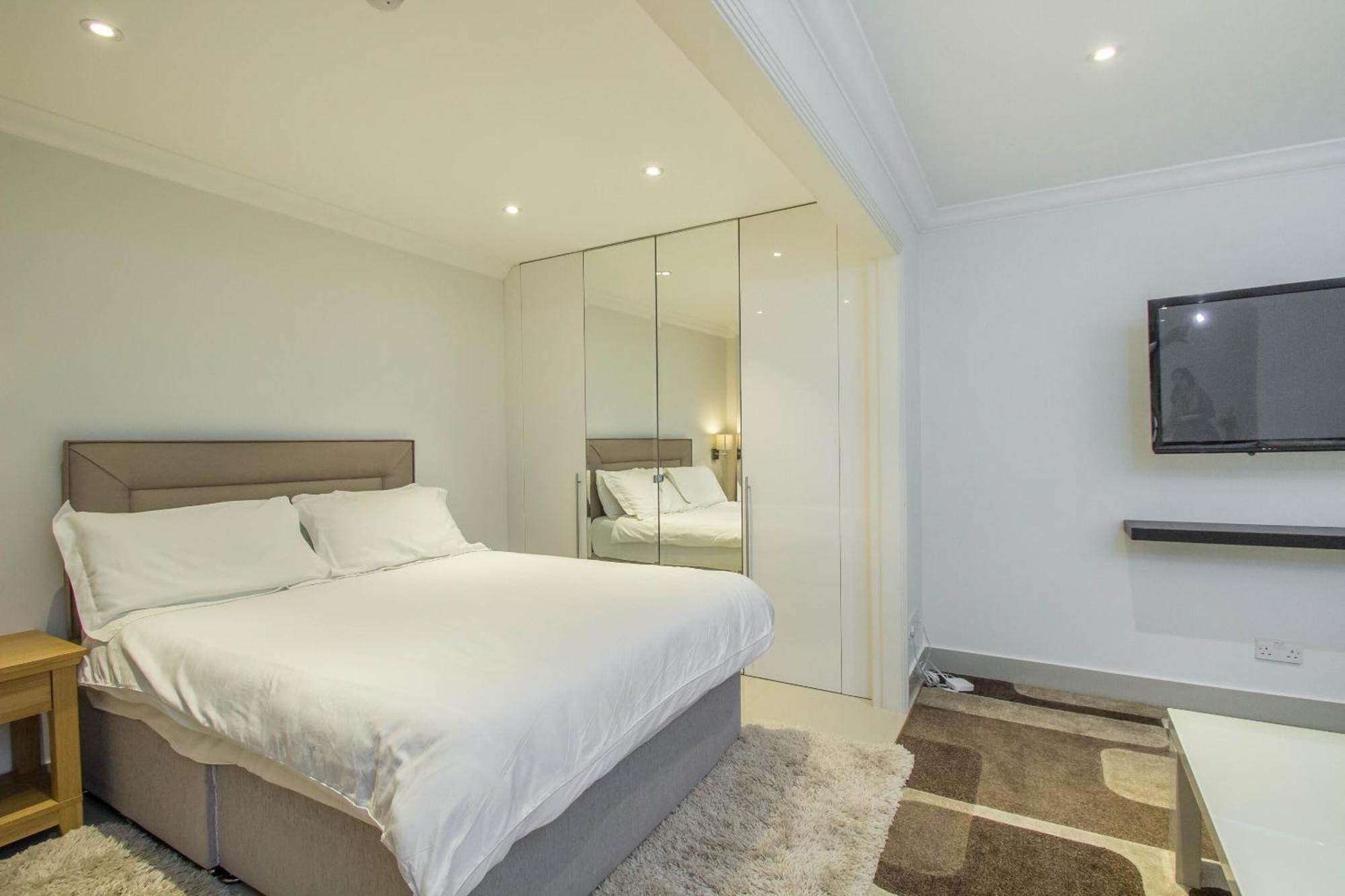 Marylebone Village Apartments London Szoba fotó